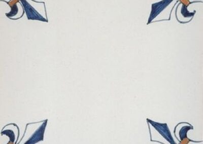 DeFries Uni-Wandfliese mit Eckmotiv "französische Lilie Polychrom"